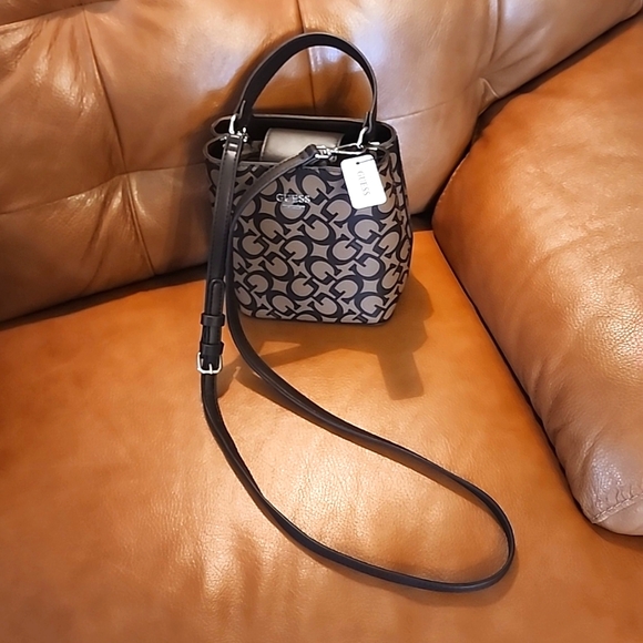 Guess Logo Crossbody/Handbag NWT - Picture 1 of 7